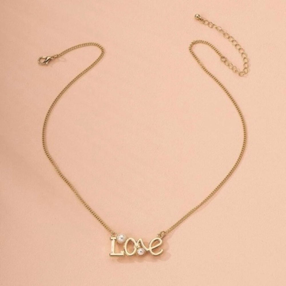 3/$30 💛 Faux Pearl LOVE Necklace